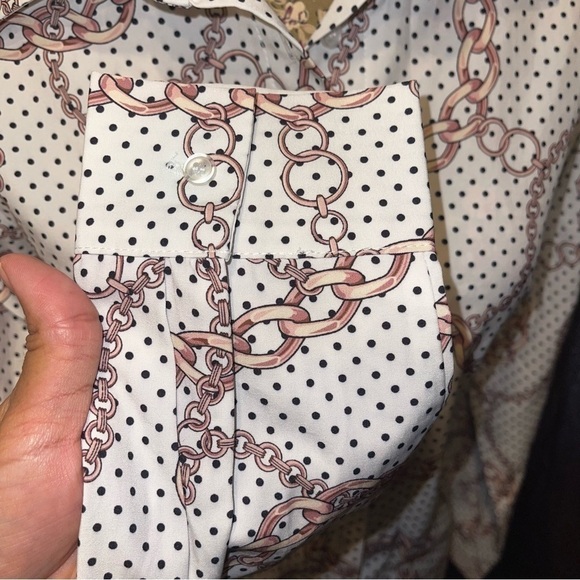 NWOT Chain Print Blouse 5️⃣✖️3️⃣0️⃣ - Picture 4 of 11